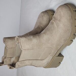 MADDEN GIRL Chunky Boots Sand Beige 1" Platform Boots Tessa Chelsea 6M